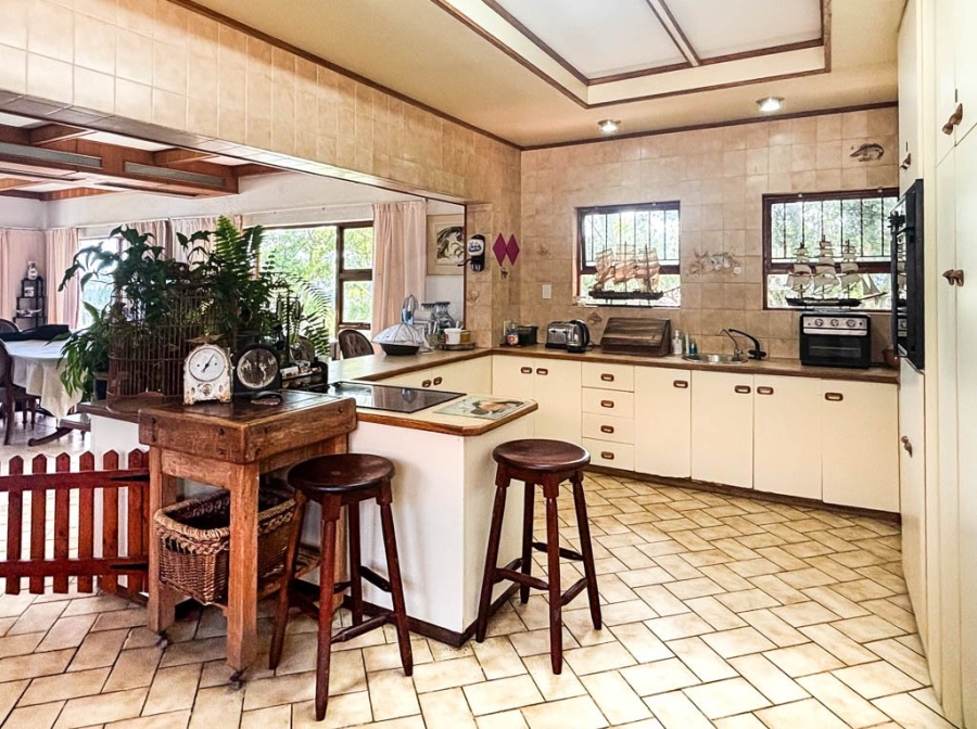 8 Bedroom Property for Sale in Herolds Bay Western Cape